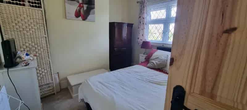 4 Bed Semi-Detached Cottage For Sale