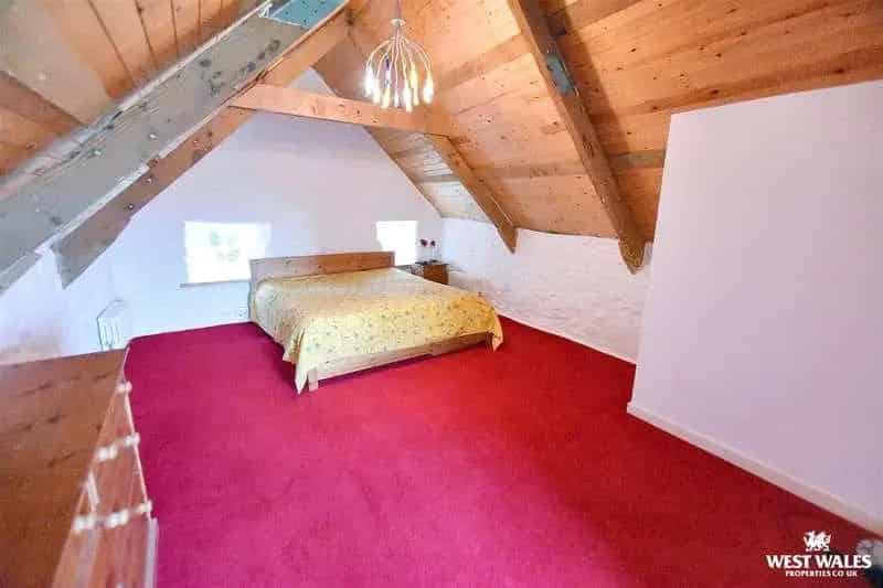 5 bed house for sale