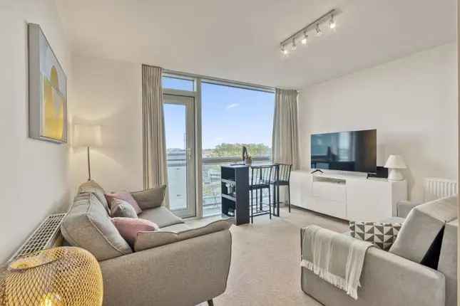 Flat to rent in Argento Tower, Mapleton Road, London SW18