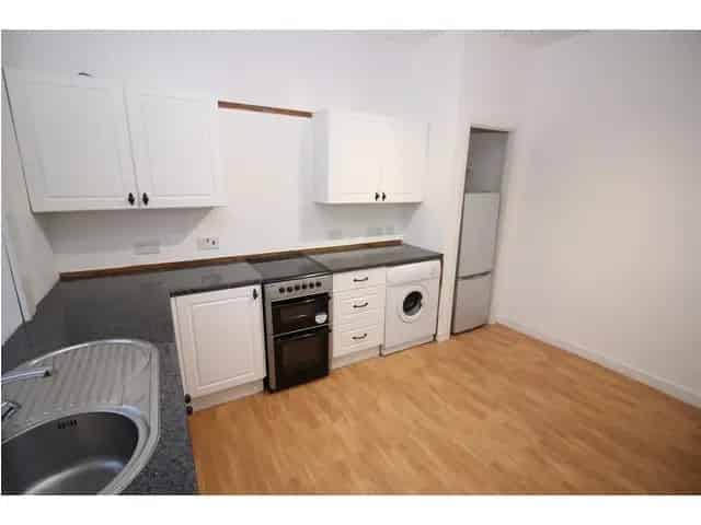 2 Bedroom Top Floor Flat for Sale West End