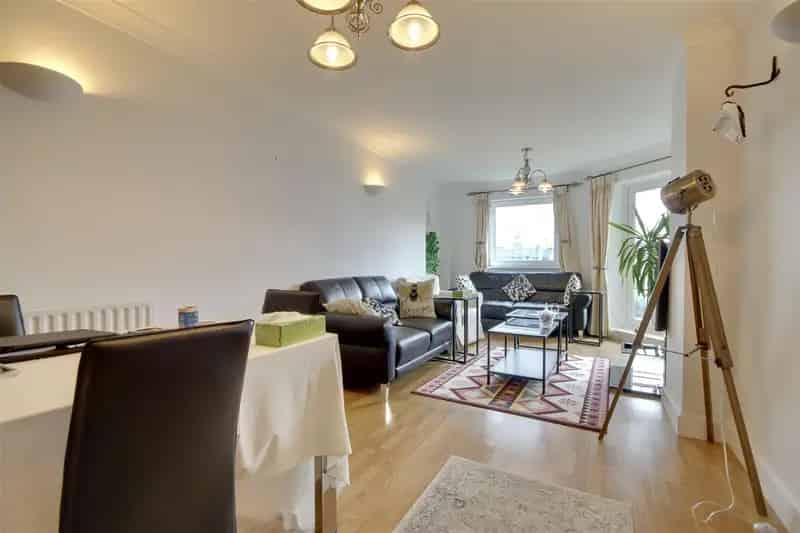 2 Bedroom Gunwharf Quays Apartment Short Term Let