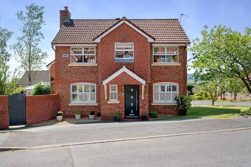 4 bedroom detached house for sale