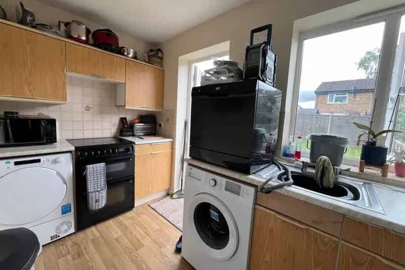 Two Bedroom House Near Stoke Mandeville Hospital