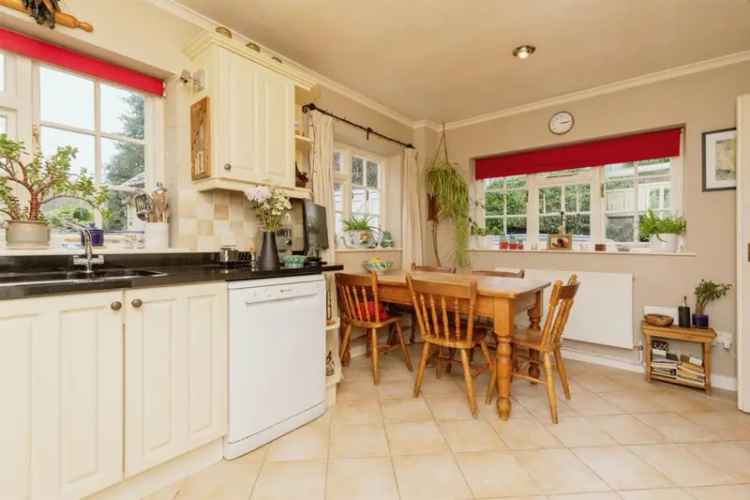 Four Bedroom Detached Family Home Westwells
