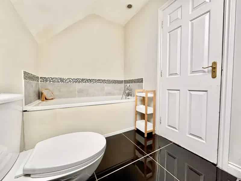 3 Bedroom Semi Detached House to Rent Pype Hayes