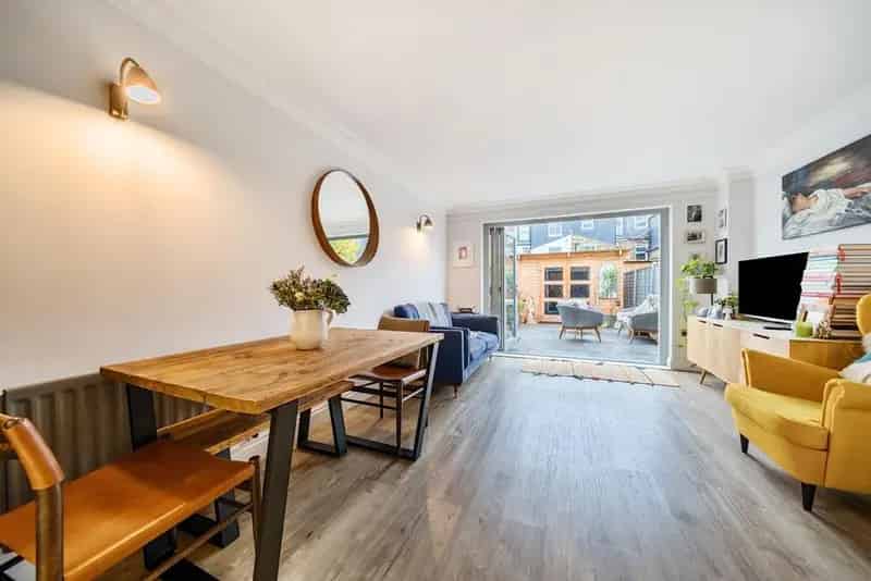 Freehold House Near Earlsfield and Tooting