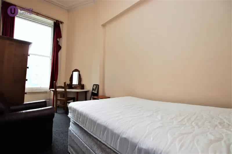 3 Bedroom Apartment to Rent in Edinburgh