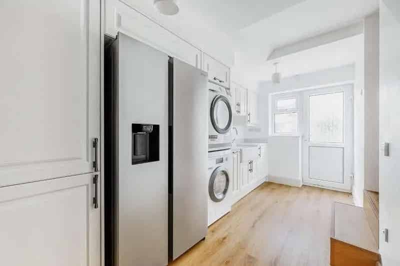 5 bed house for sale