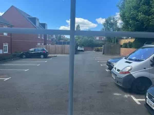 2 Bedroom Ground Floor Flat with Private Parking