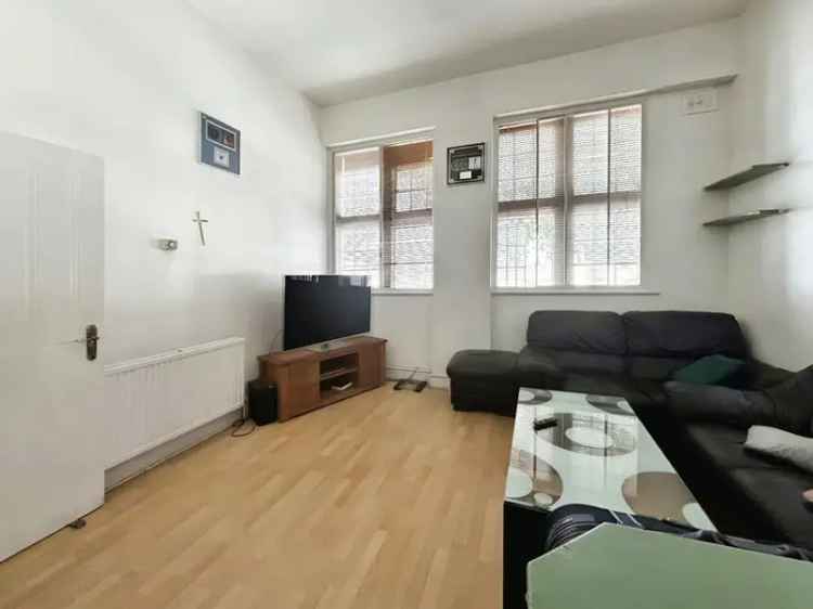 1 Bedroom Flat for Sale London E13 First Time Buyer Modernisation Potential