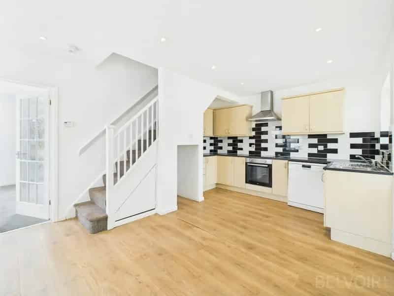 3 Bed Semi-Detached House in Carbrooke