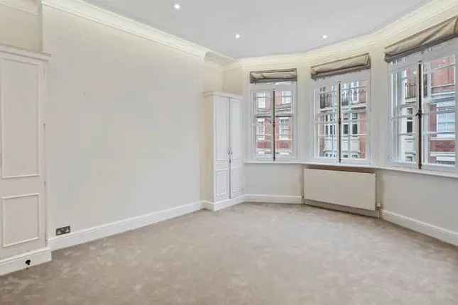 Flat to rent in Green Street, Mayfair W1K