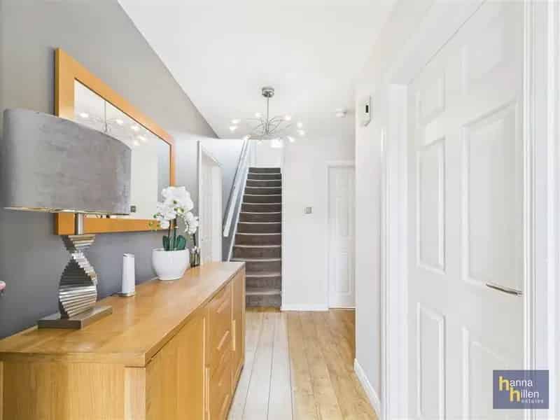 4 Bed Detached House with 2 Reception Rooms and Garage