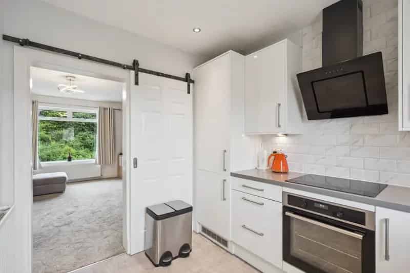 Spacious 2-Bedroom Flat in Knightswood with Large Garden