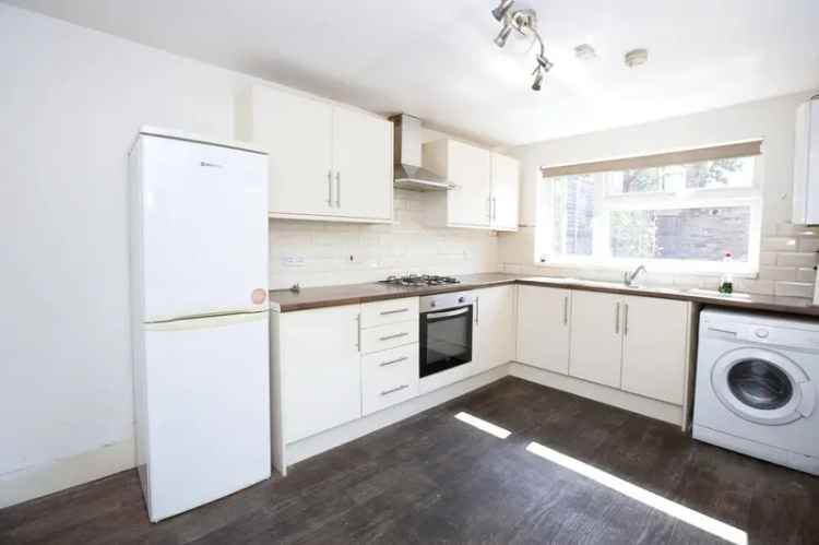 3 Bedroom Mid Terrace House to Rent London E13