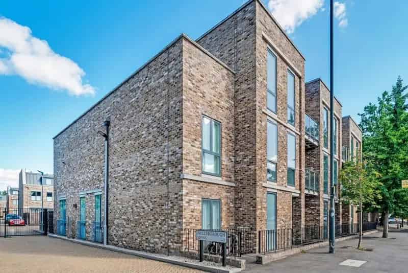 Two Bedroom Apartment near Wimbledon Chase Station