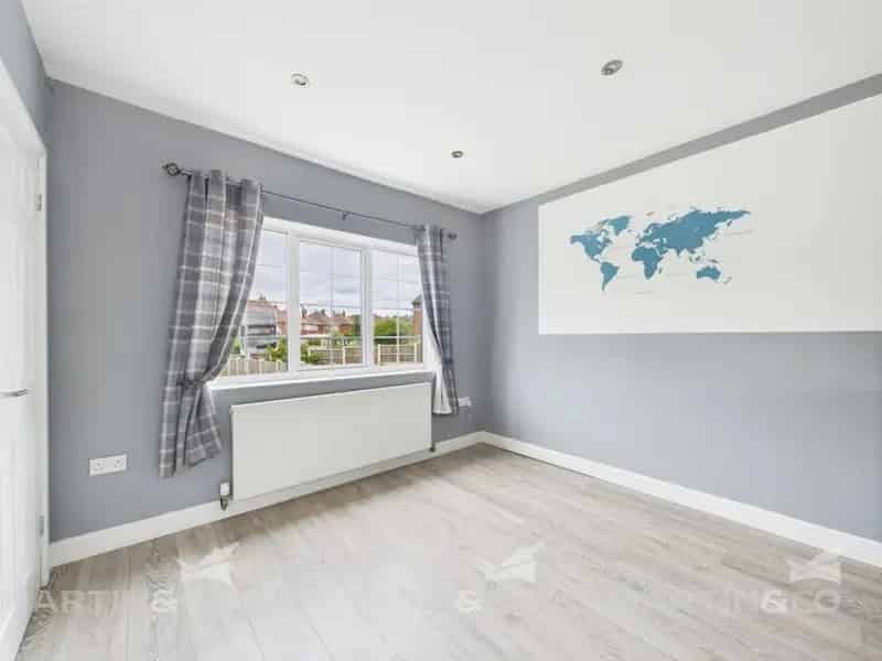 3 Bedroom Semi-Detached House For Sale Chain Free