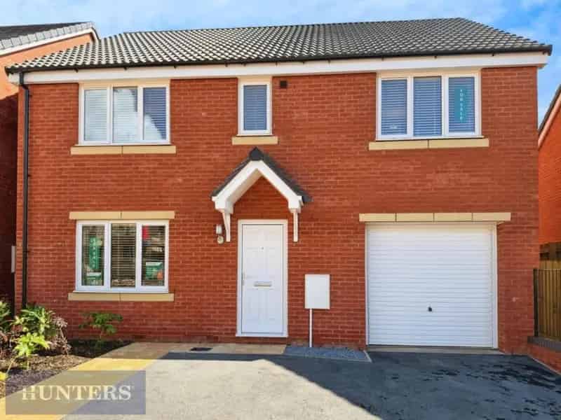 5 bed house for sale