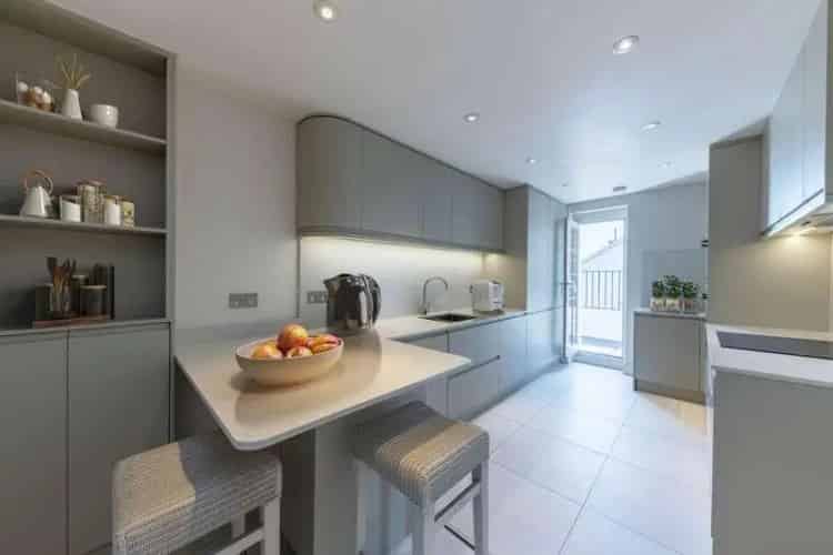 2 Bed Flat for Sale in Holland Park