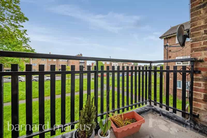 2 Bed House Ample Storage Parking Communal Grounds