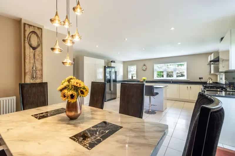 4 Bedroom Detached House for Sale Kings Court Penistone