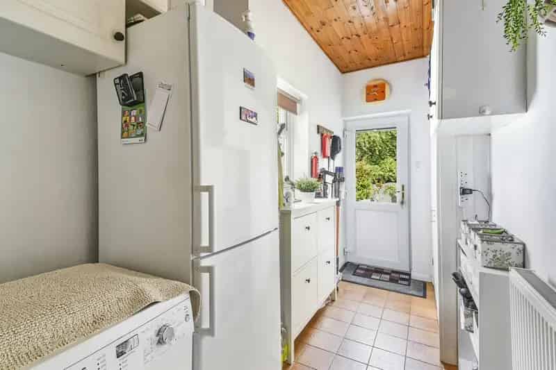 Spacious 3-Bed Detached Bungalow in Caterham on the Hill