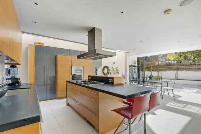 Terraced House for Sale in London SW6