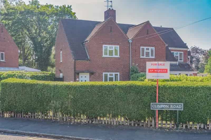 2 bedroom semi-detached house for sale