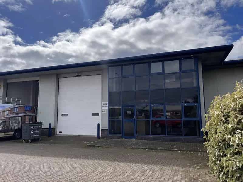 Modern Industrial Trade Counter Warehouse For Lease