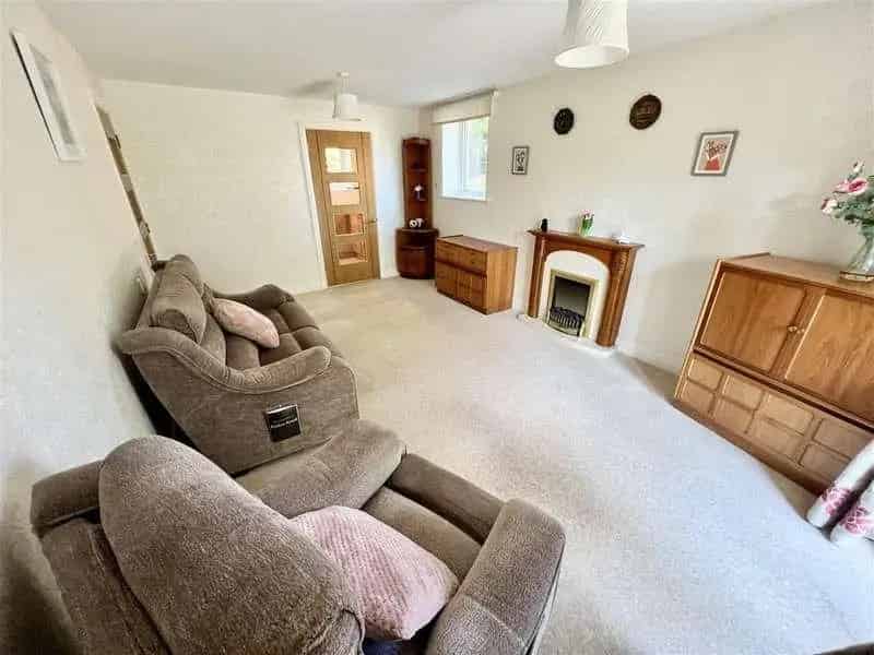 1 Bed Ground Floor Apartment for Sale Longmore Road No Upward Chain
