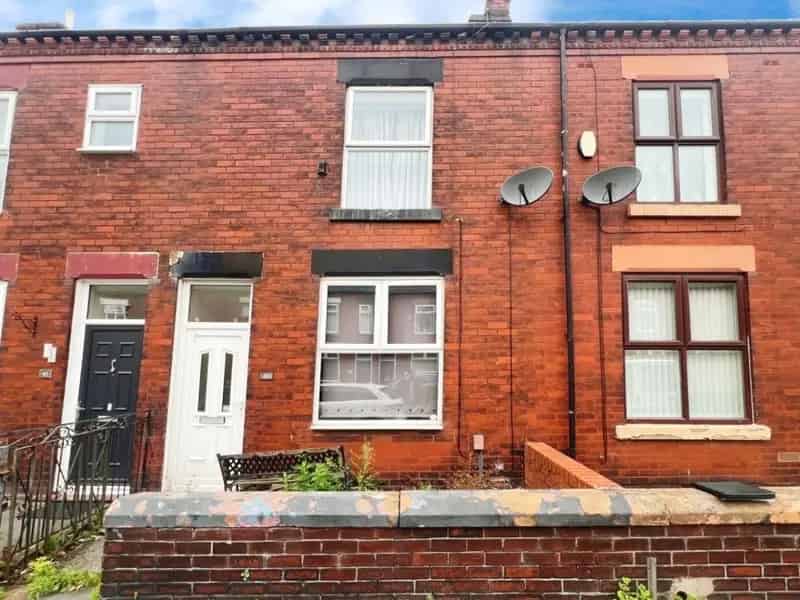 2 Bedroom House For Sale Near Good Schools and Transport