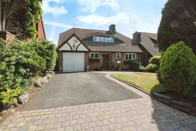 2 Bedroom Detached Bungalow for Sale