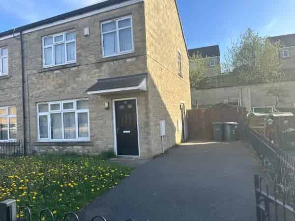 2 Bed House Near Leeds