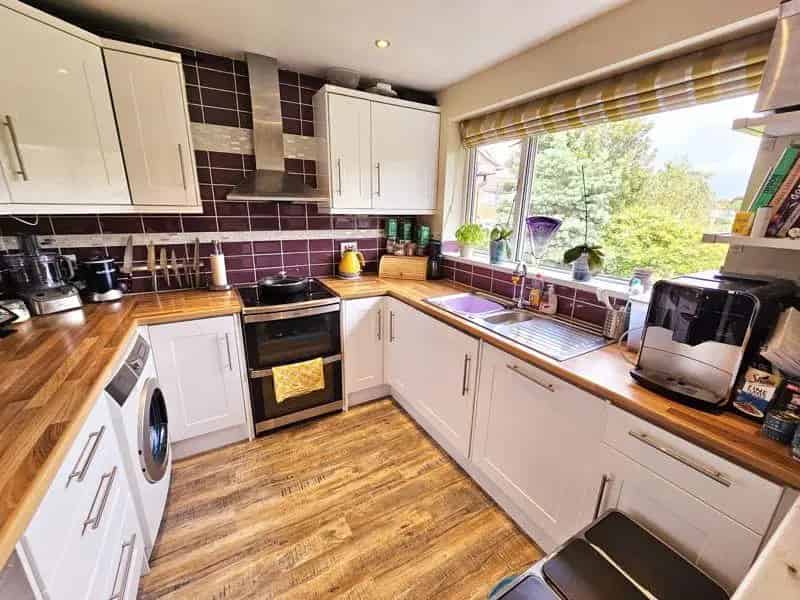 2 Bedroom Maisonette for Sale