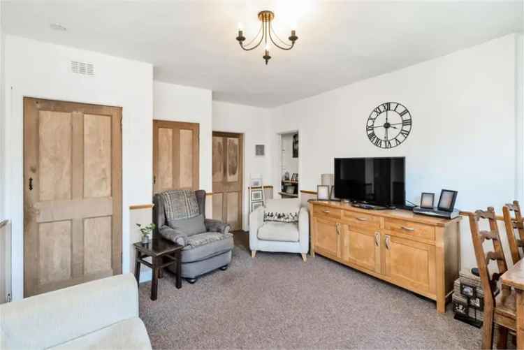 2 Bed Flat First Floor 1 Reception Room 68 sq m Garden Parking