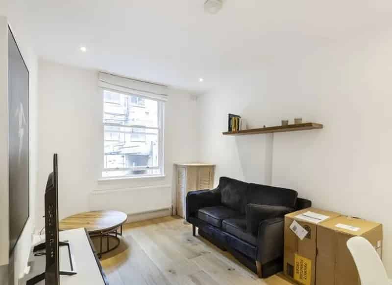 Pimlico One Bedroom Flat  Refurbished Ground Floor Apartment with Attic Storage