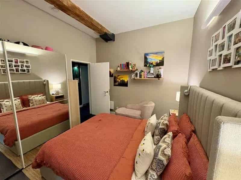 2 Bed Flat for Sale High Ceilings Huge Windows