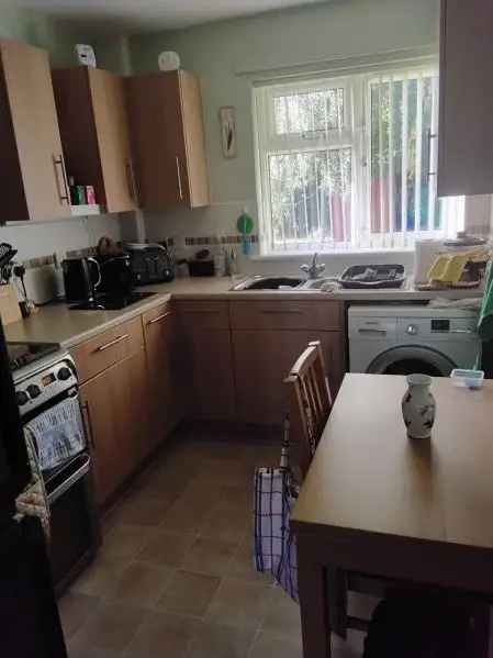 Bungalow For Rent in Wakefield, England