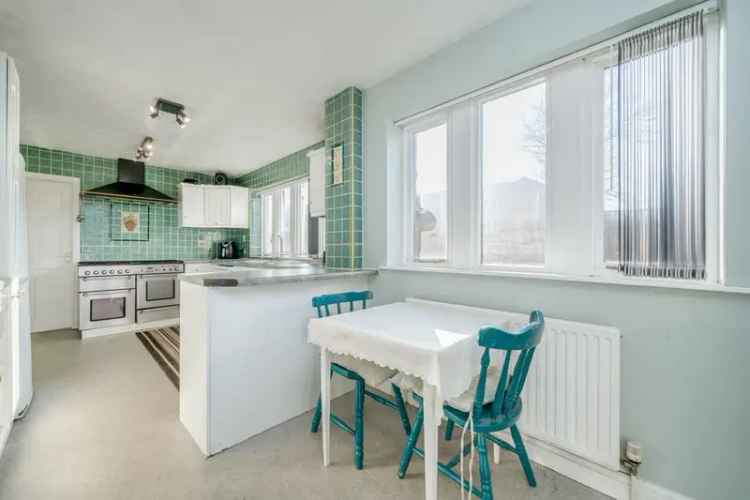 6 Bedroom Detached House for Sale
