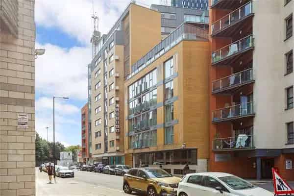 2 Bed 2 Bath Apartment in Lumiere Building Manchester