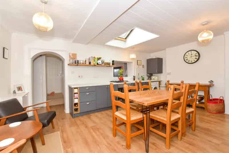 2 Bedroom Apartment for Sale in Arundel Old Town