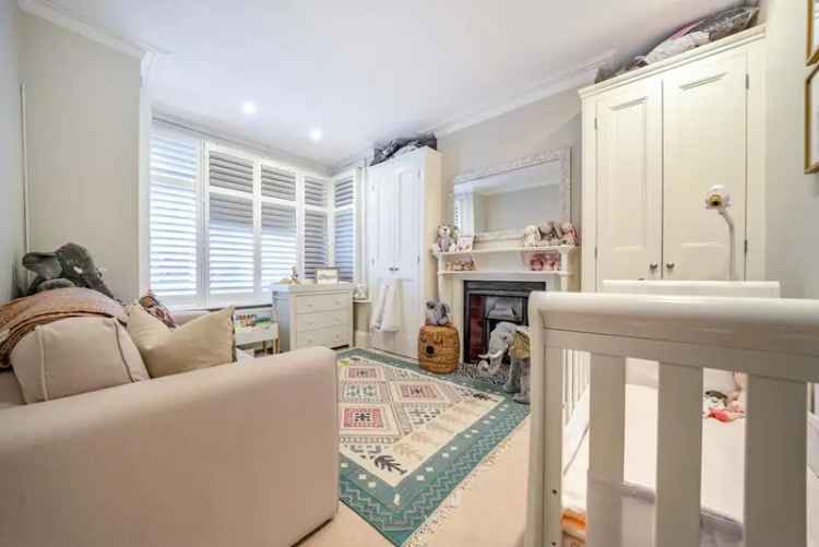 Flat For Sale in London, England