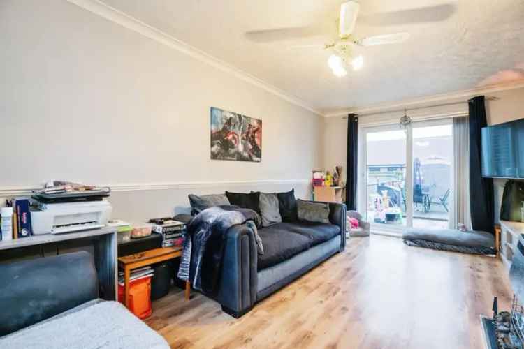 3 Bedroom Mid Terraced House with Large Garden and Driveway