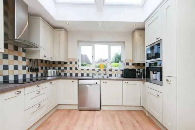 4 Bedroom Detached House For Sale Near Leighton Croft