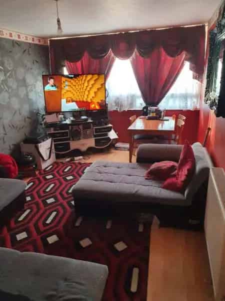 2 Bed Masonette Flat Near Schools and Shops
