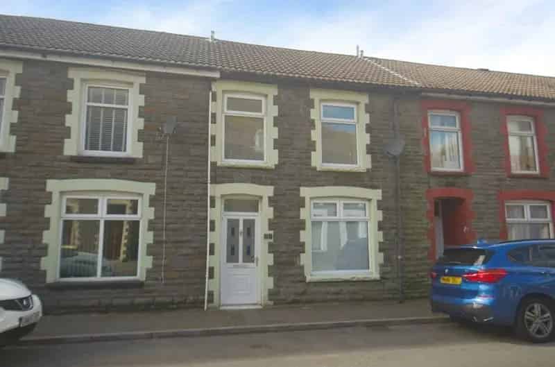 3 Bedroom Terraced House Near Amenities