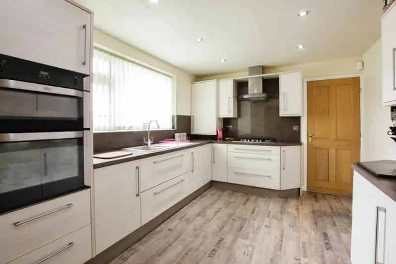 Spacious 3-Bed Detached Bungalow with Large Garden and Double Garage