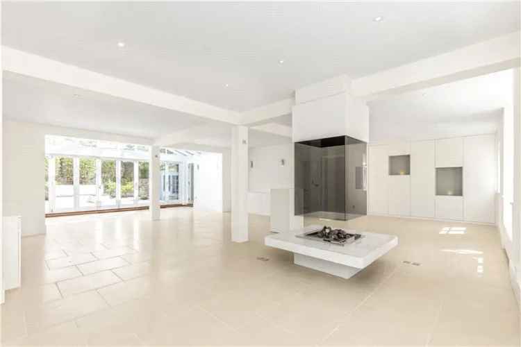 6 Bedroom House in Barnes Village