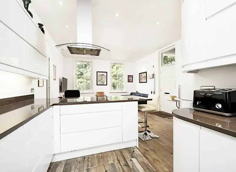 Three Double Bedroom Maisonette Near London Fields