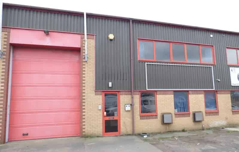 Modern Industrial Workshop Unit with Mezzanine Offices